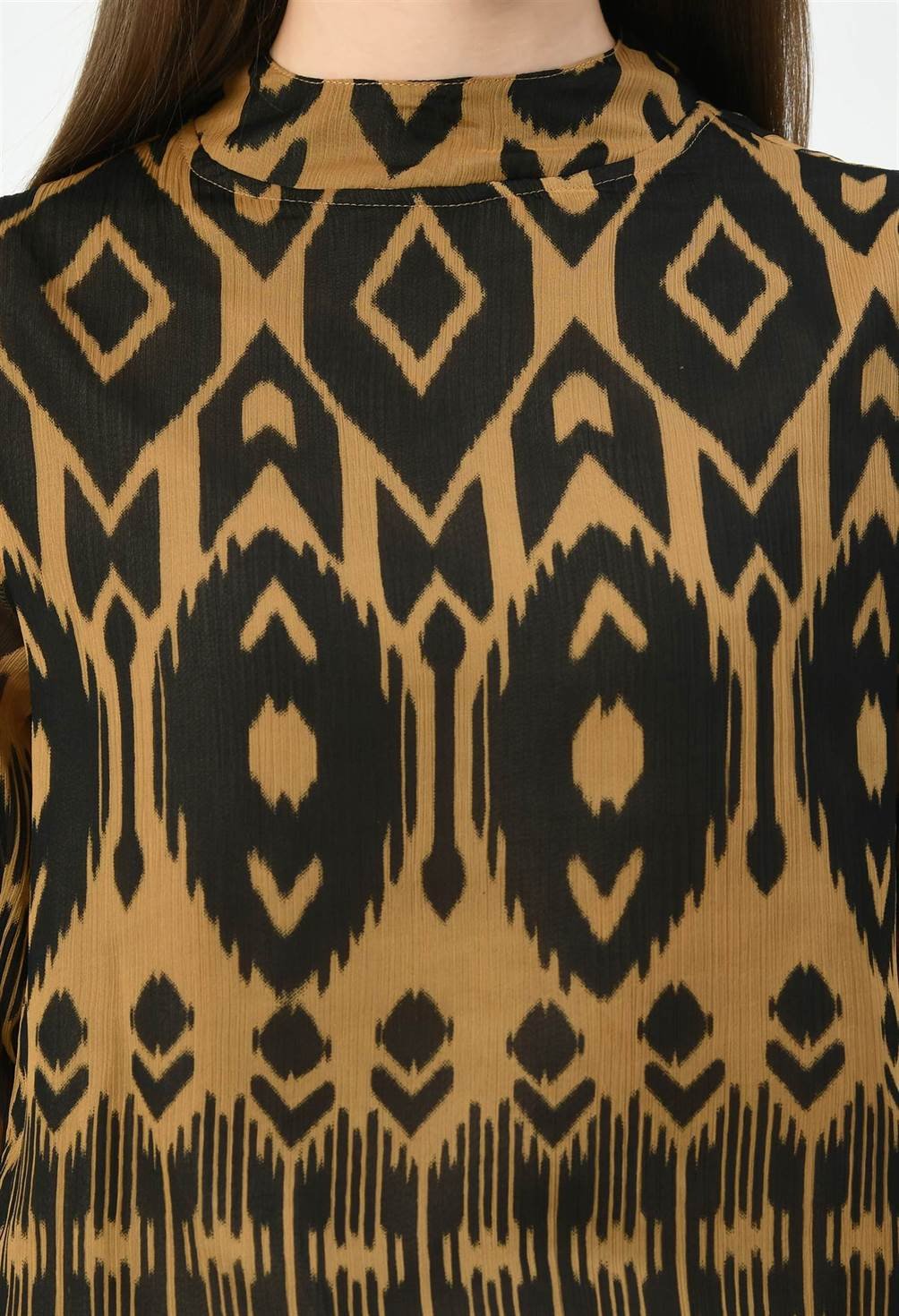 Close-up of Waylene Peach High-Neck Geometric Print Pattern